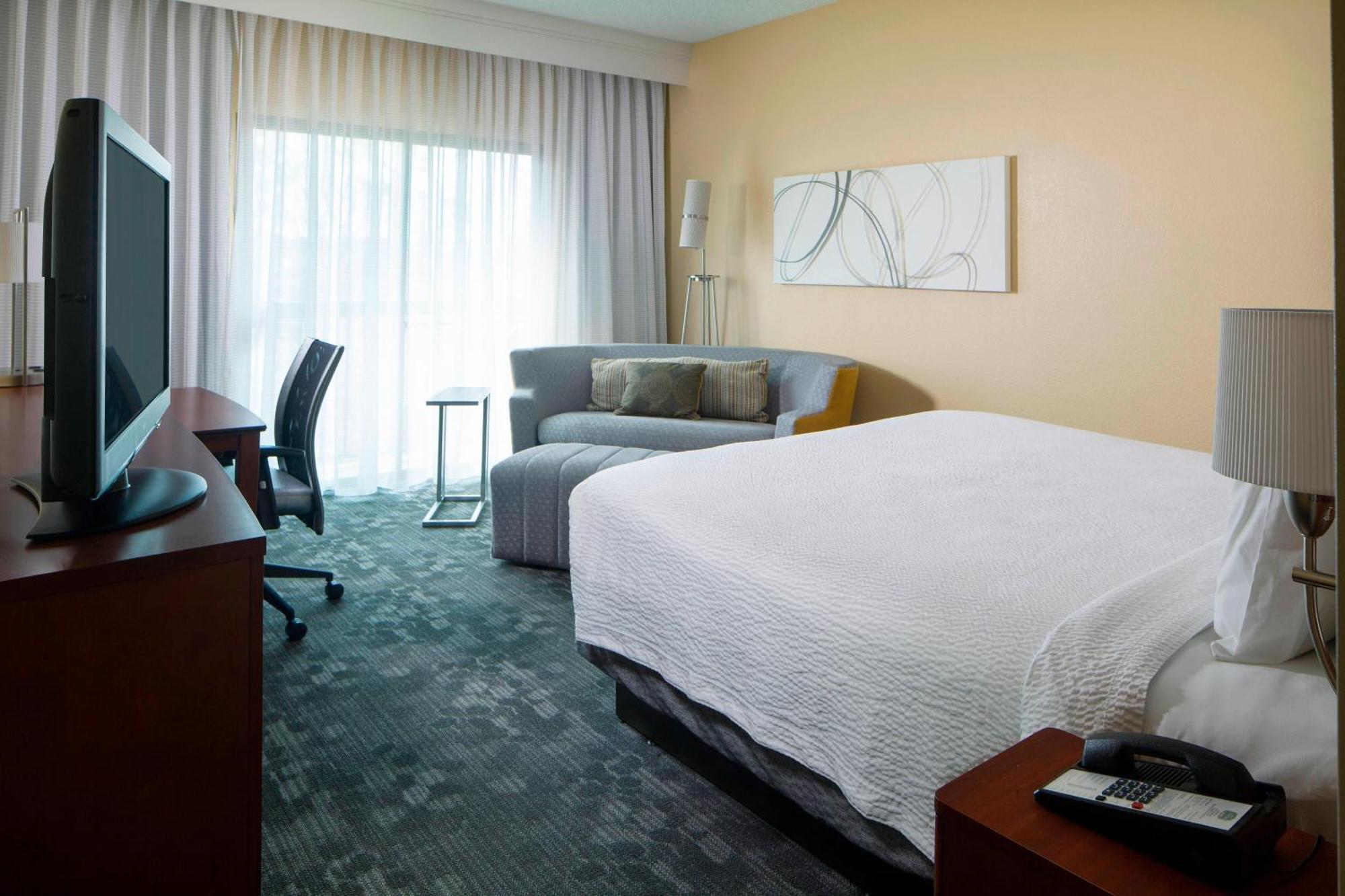 Courtyard By Marriott Huntsville University Drive Екстер'єр фото