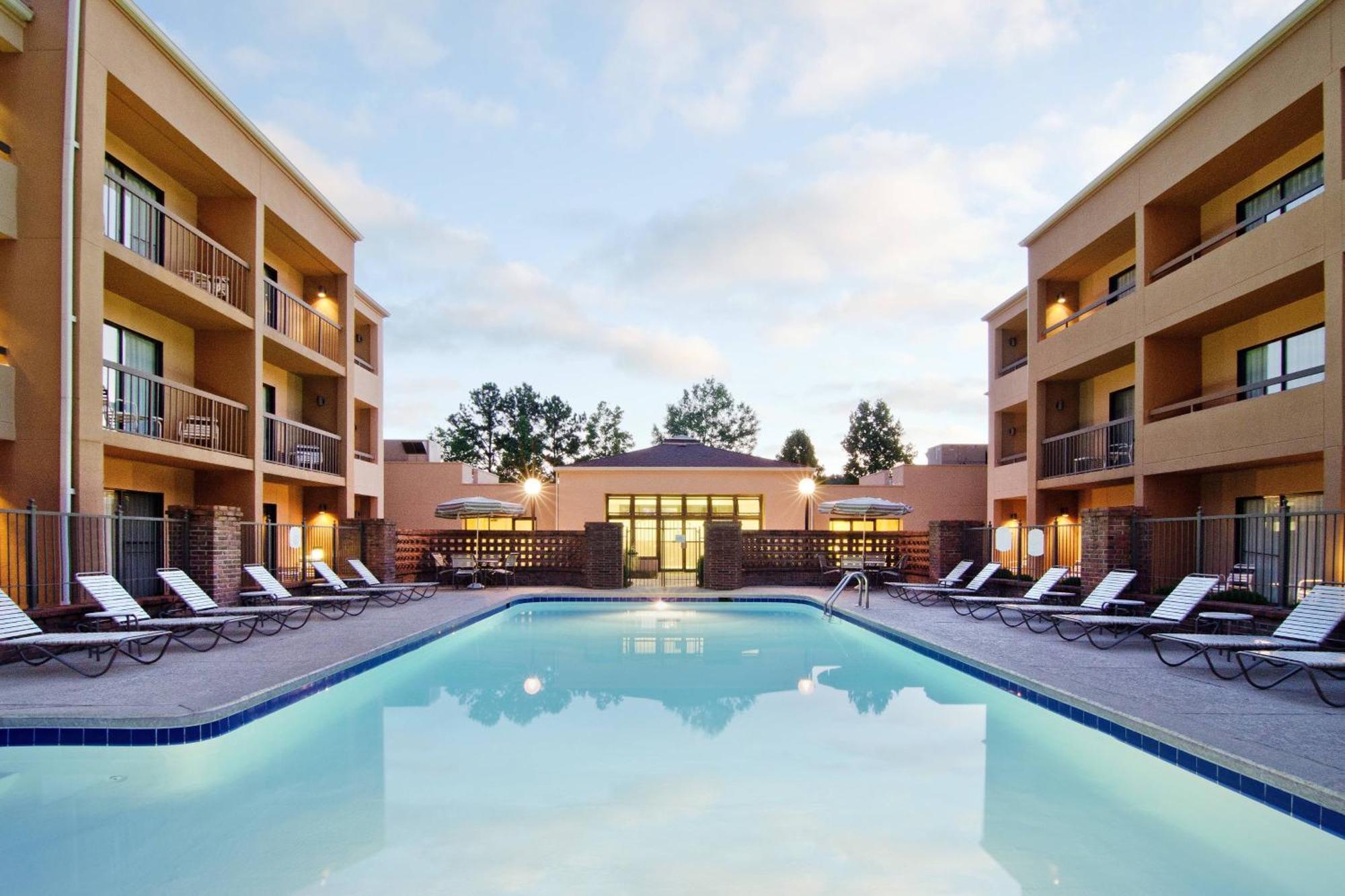 Courtyard By Marriott Huntsville University Drive Екстер'єр фото