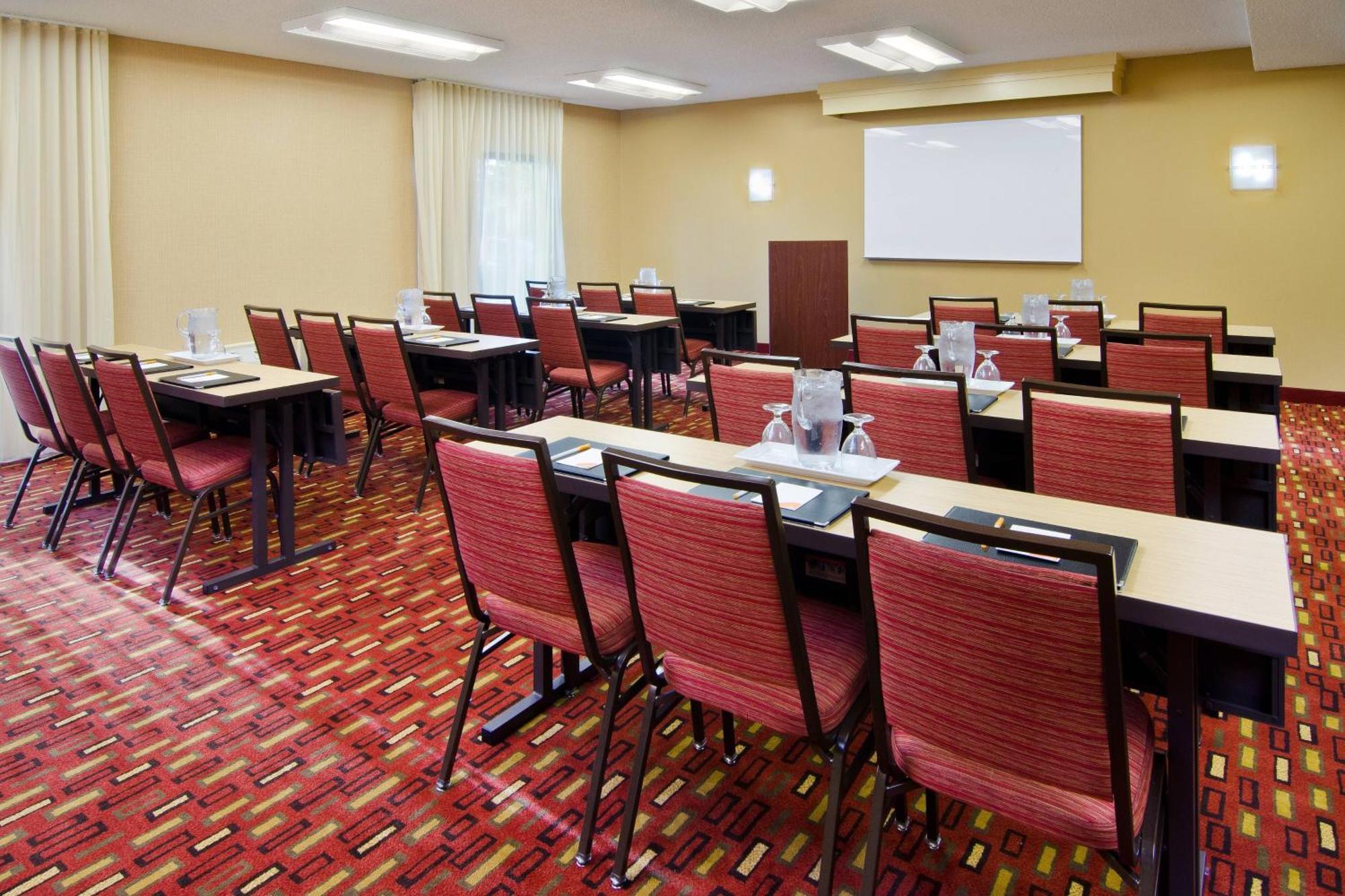 Courtyard By Marriott Huntsville University Drive Екстер'єр фото