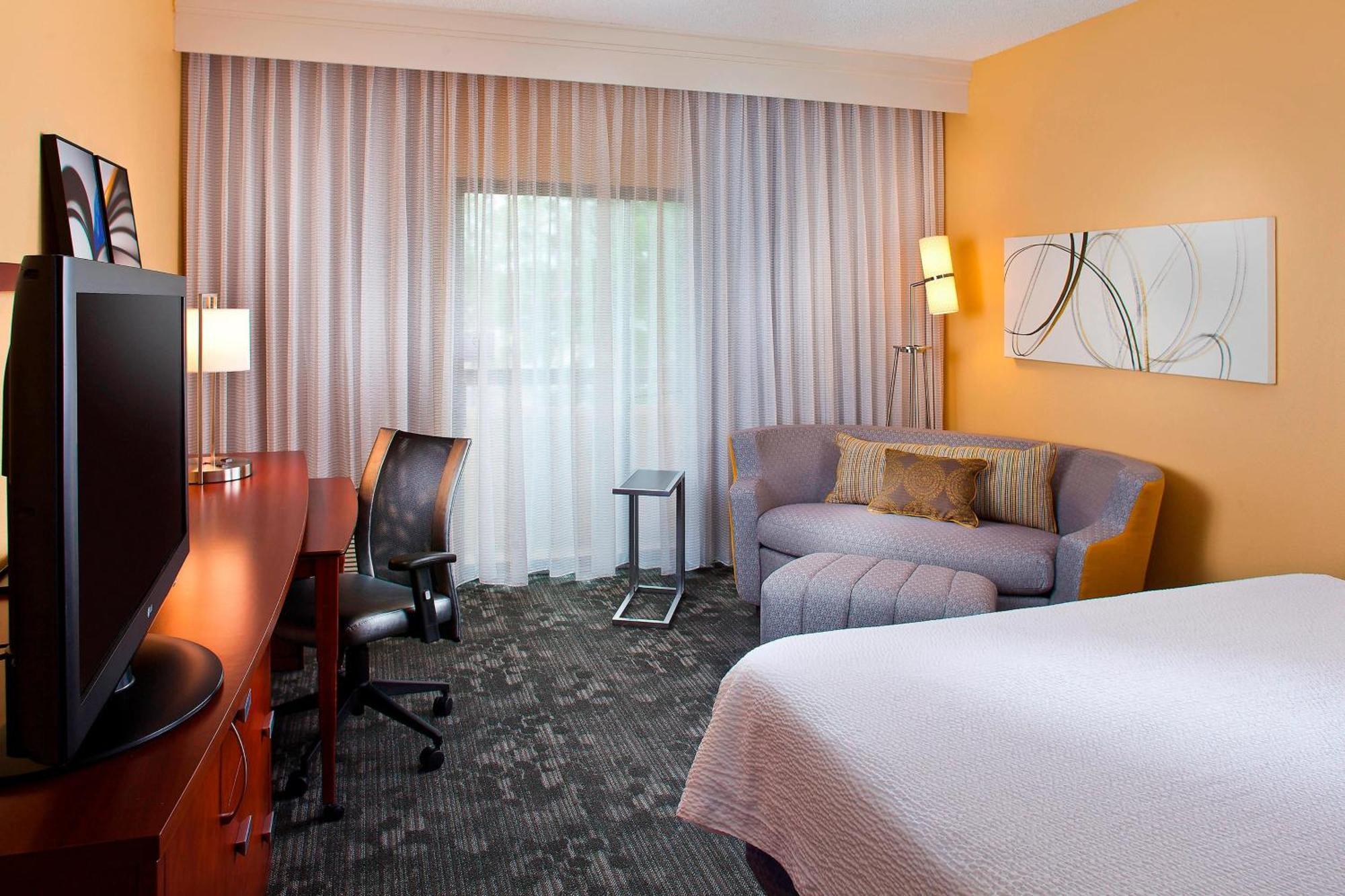 Courtyard By Marriott Huntsville University Drive Екстер'єр фото