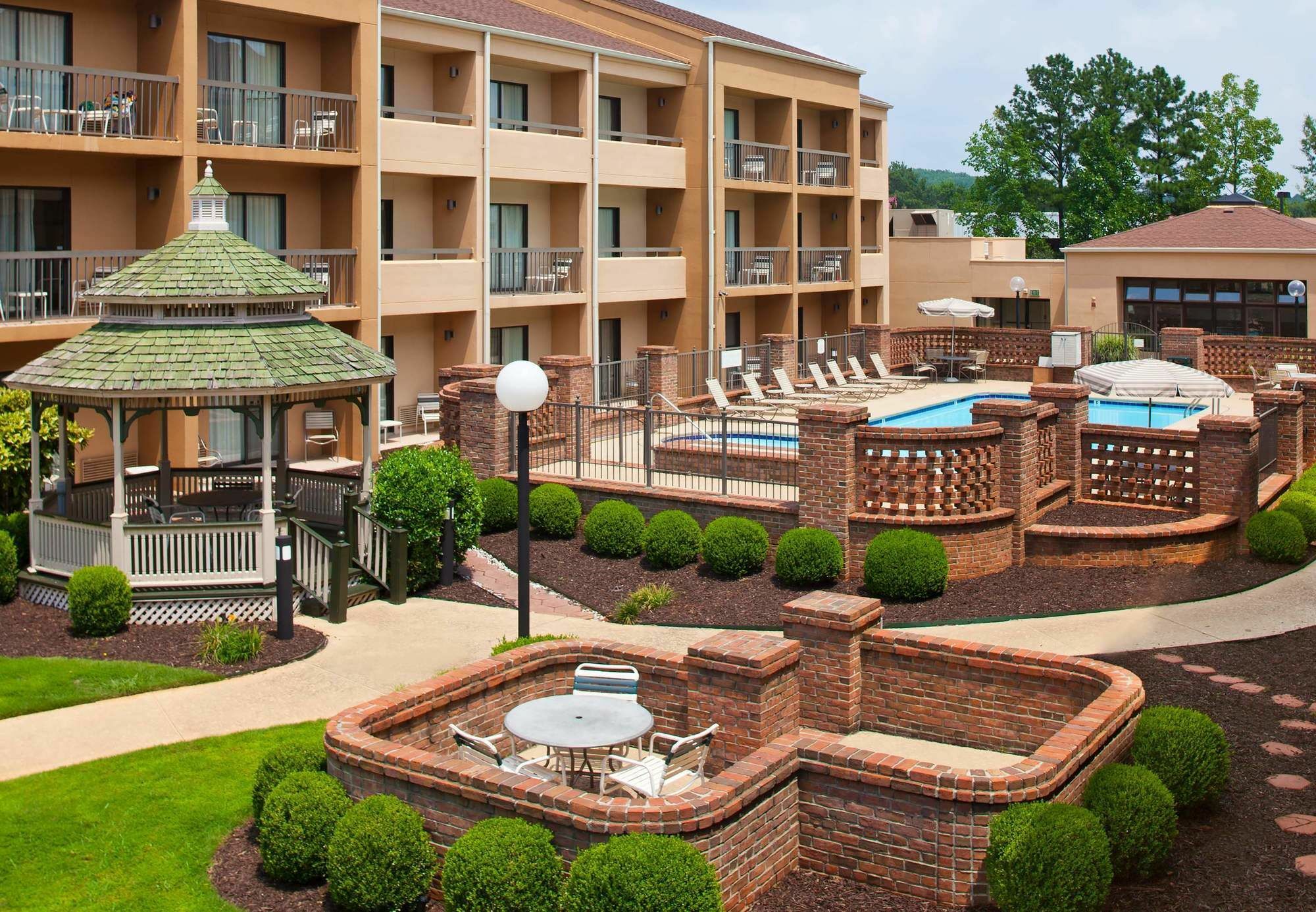 Courtyard By Marriott Huntsville University Drive Екстер'єр фото